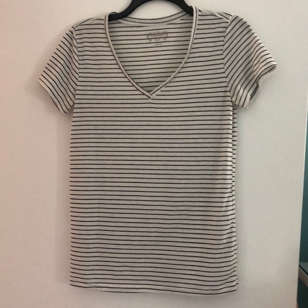 Shirt sleeve black and white stripe v neck